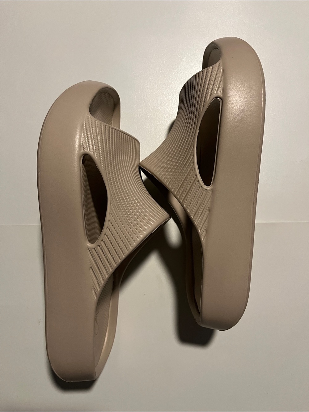 Calla Slides - Picture 3 of 4